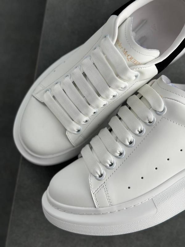 Alexander McQueen Oversized Sneakers "black and white" – Image 6