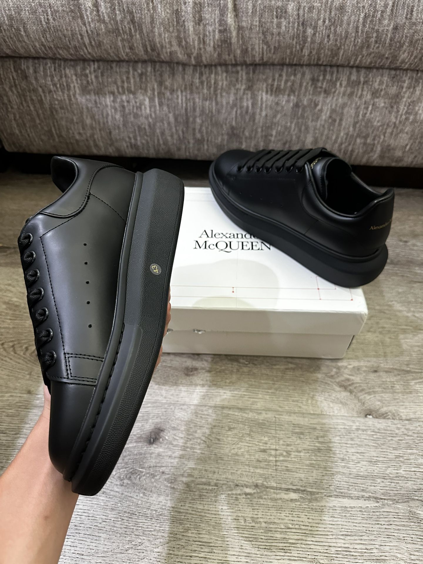 Alexander McQueen Oversized Sneakers "black" – Image 2