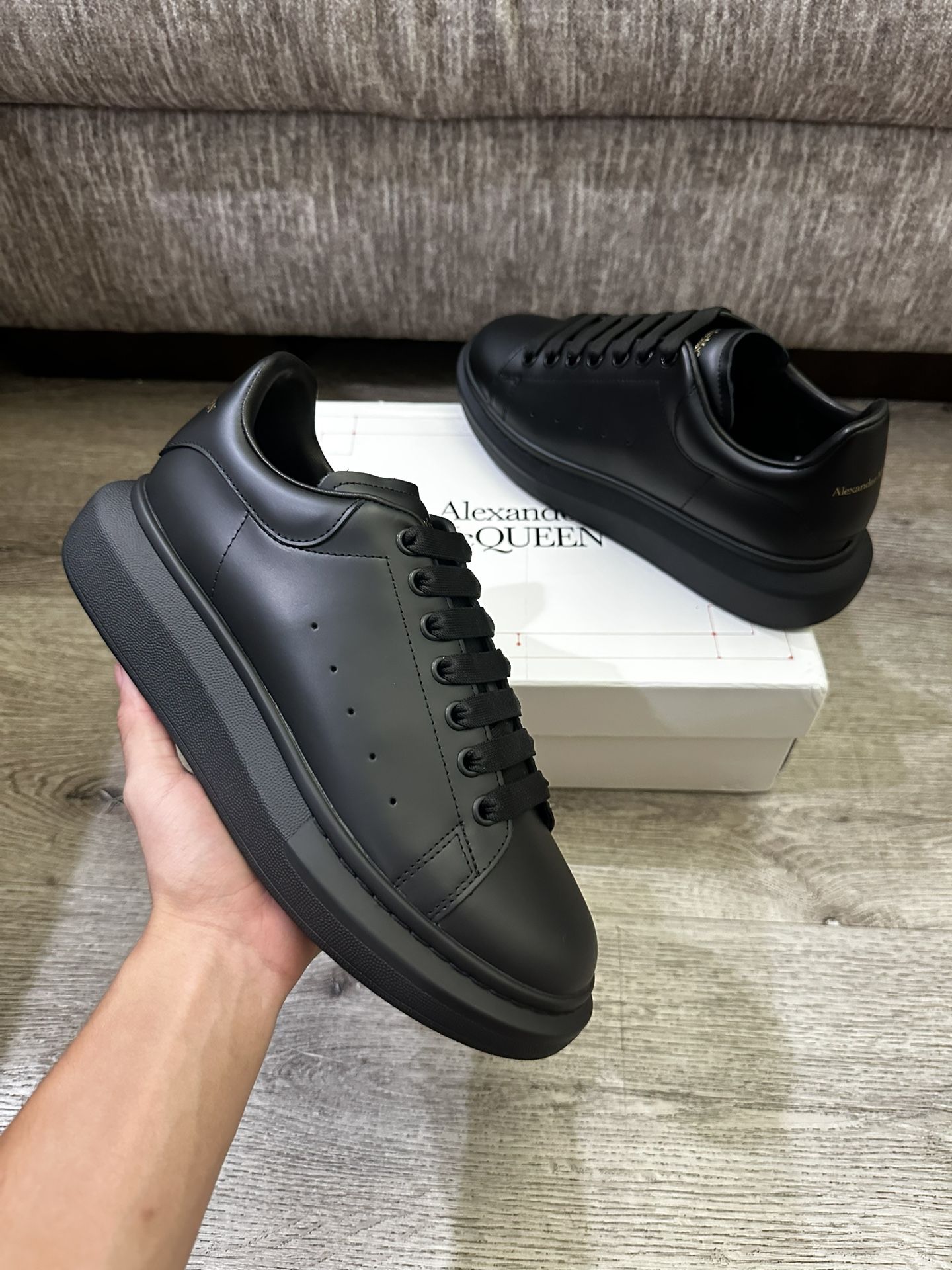 Alexander McQueen Oversized Sneakers "black" – Image 4