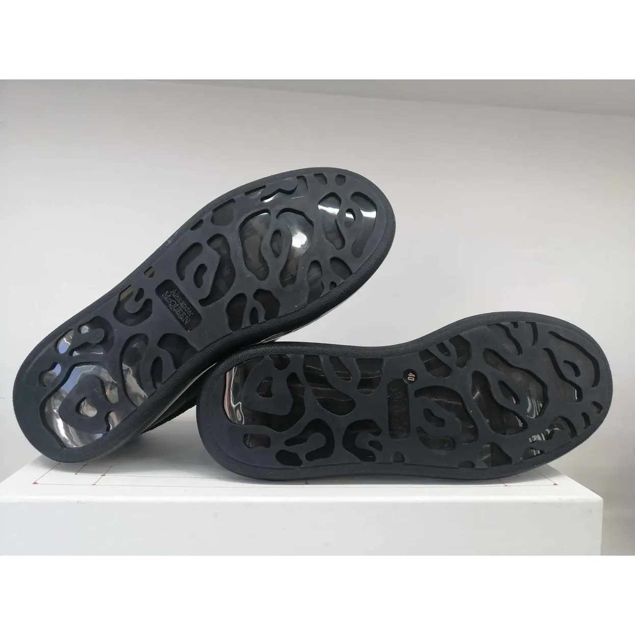 Alexander McQueen Oversized Sneaker "Black Glitter" – Image 3