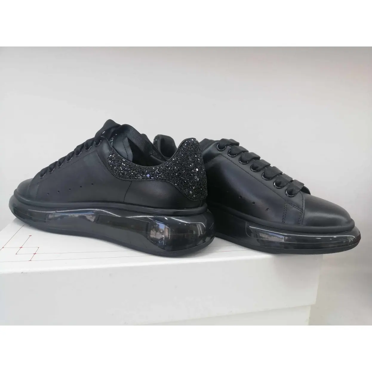 Alexander McQueen Oversized Sneaker "Black Glitter" – Image 2